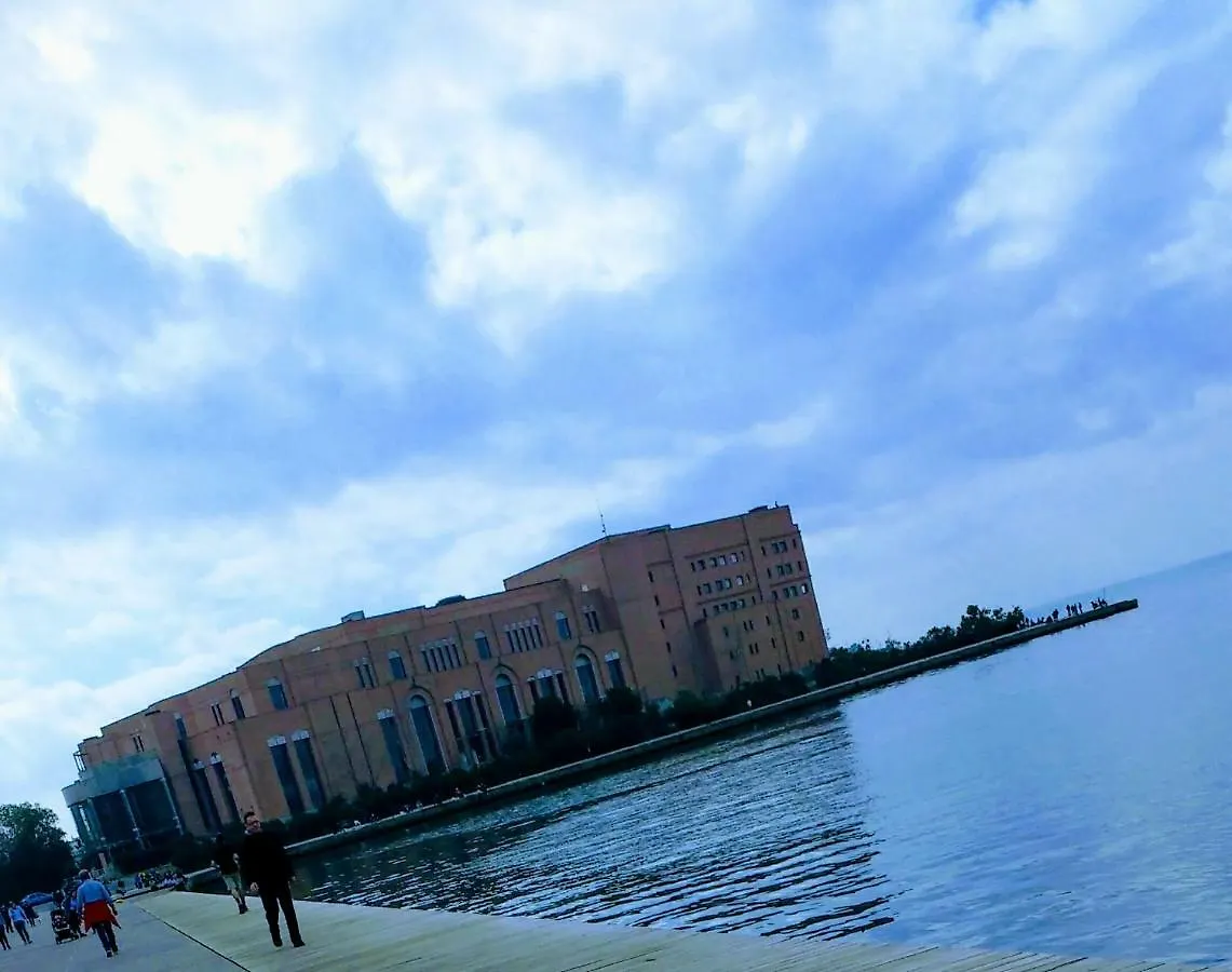Center In The City Near The Sea And Conference Center Of Concert Hall سالونيك