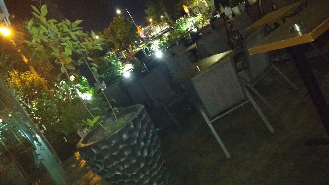 Center In The City Near The Sea And Conference Center Of Concert Hall سالونيك