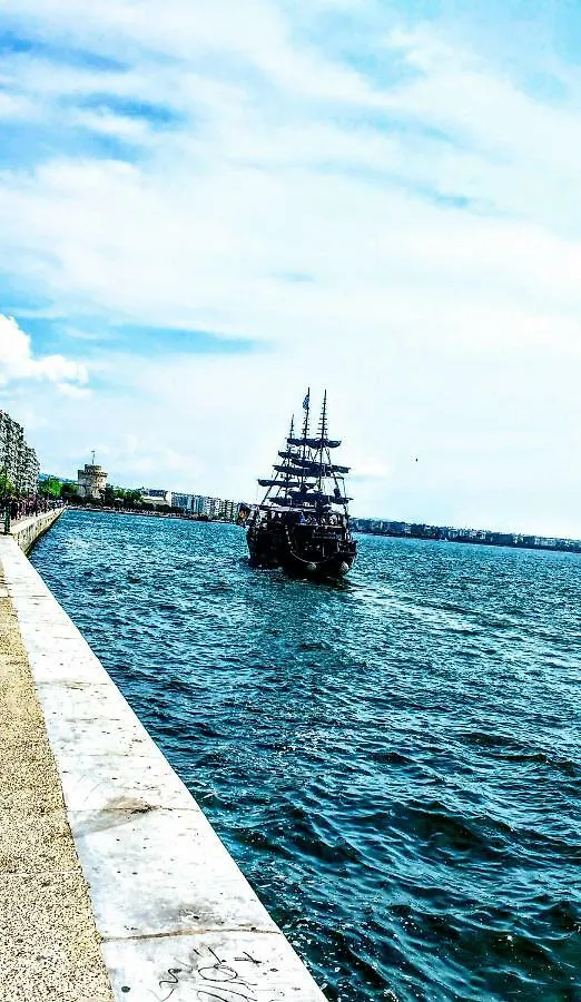 City Center Apartment: Beachfront and Concert Hall Proximity Thessaloniki Greece